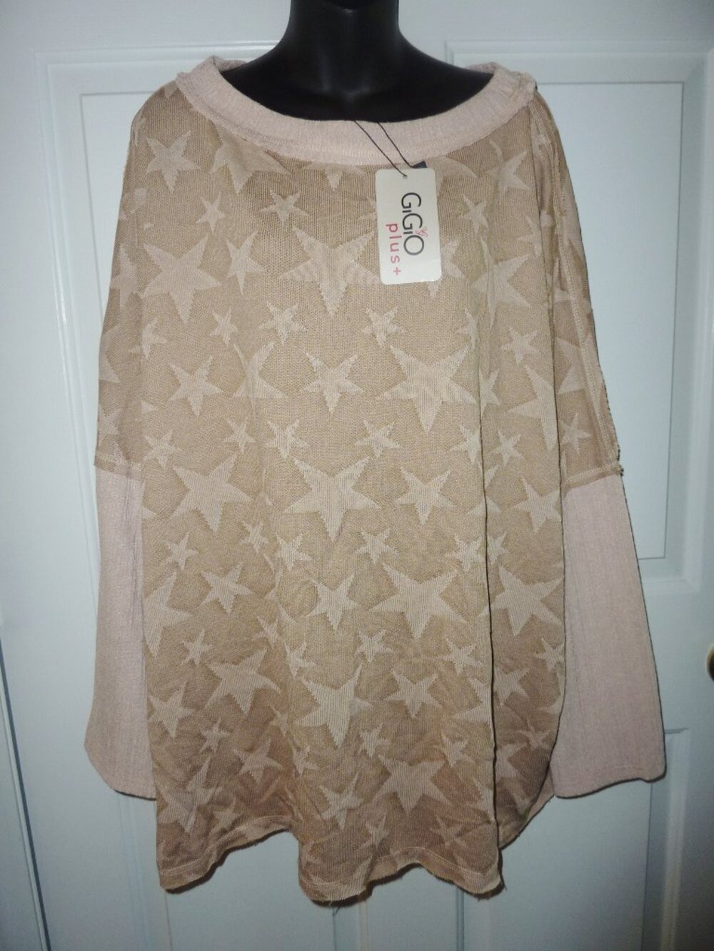NWT GIGIO Over Sized Long Sleeved Camel Tunic Top With Embedded Star Pattern 2X